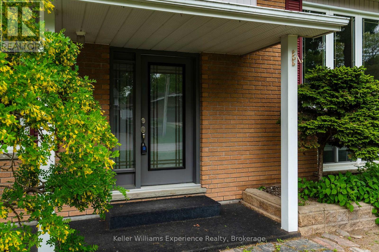 19 Viel Street, Penetanguishene, Ontario  L9M 1J1 - Photo 3 - S13239740