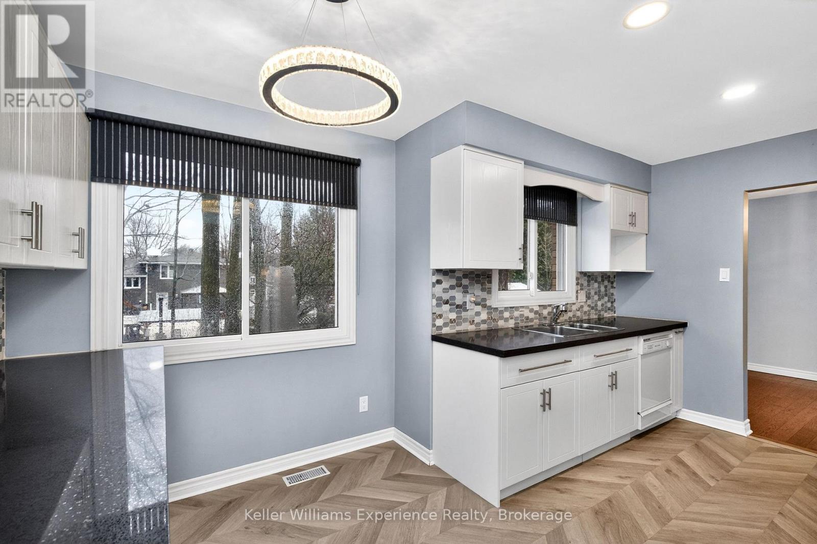19 Viel Street, Penetanguishene, Ontario  L9M 1J1 - Photo 8 - S13239740