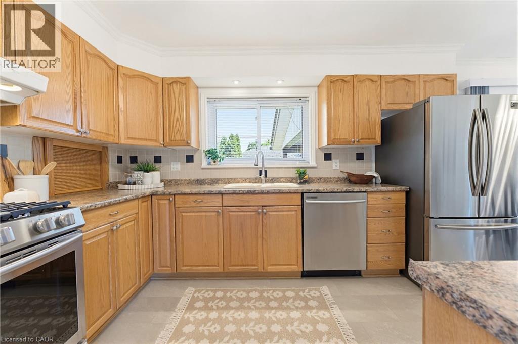 17 Broadmore Avenue, St. Catharines, Ontario  L2M 6A4 - Photo 7 - 40836509