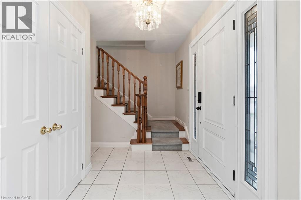 36 Buckingham Drive, Hamilton, Ontario  L9C 2G5 - Photo 4 - 40836783