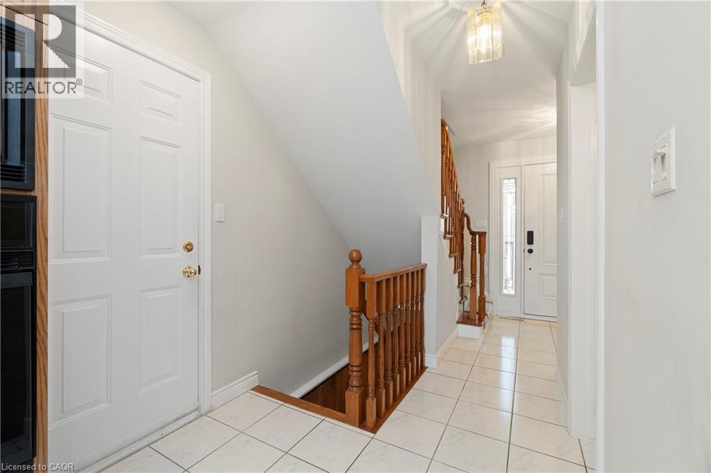 36 Buckingham Drive, Hamilton, Ontario  L9C 2G5 - Photo 8 - 40836783