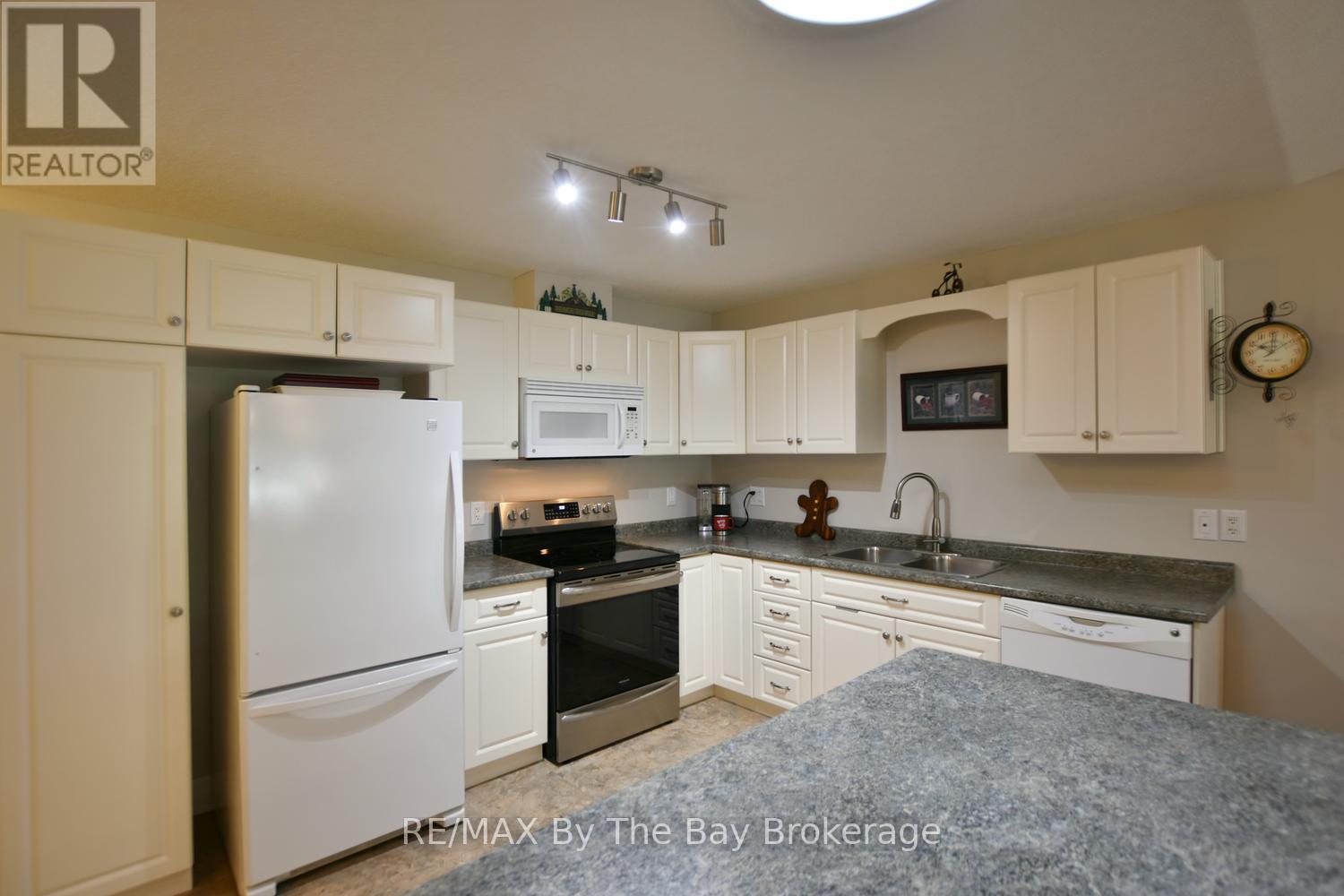 3 Garden Grove Crescent, Wasaga Beach, Ontario  L9Z 0E6 - Photo 11 - S13242300