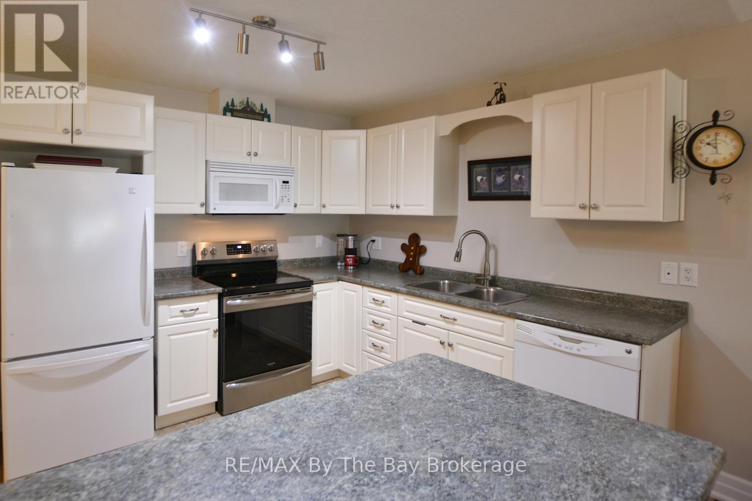 3 Garden Grove Crescent, Wasaga Beach, Ontario  L9Z 0E6 - Photo 12 - S13242300