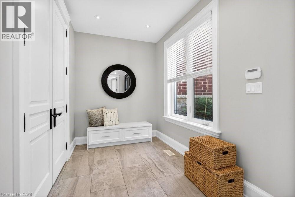 2470 Applewood Drive, Oakville, Ontario  L6L 1V9 - Photo 4 - 40836553