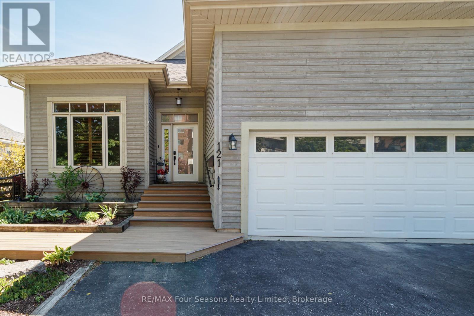 121 Elm Street, Collingwood, Ontario  L9Y 3J3 - Photo 2 - S13243482