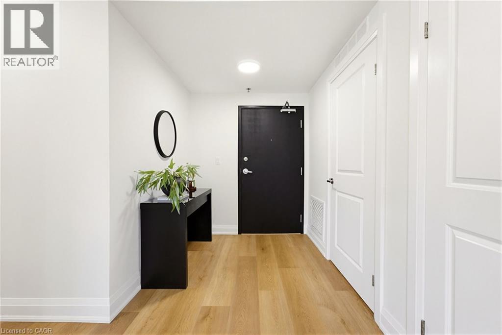 247 Grey Silo Road Unit# 102, Waterloo, Ontario  N2K 0G7 - Photo 3 - 40835057