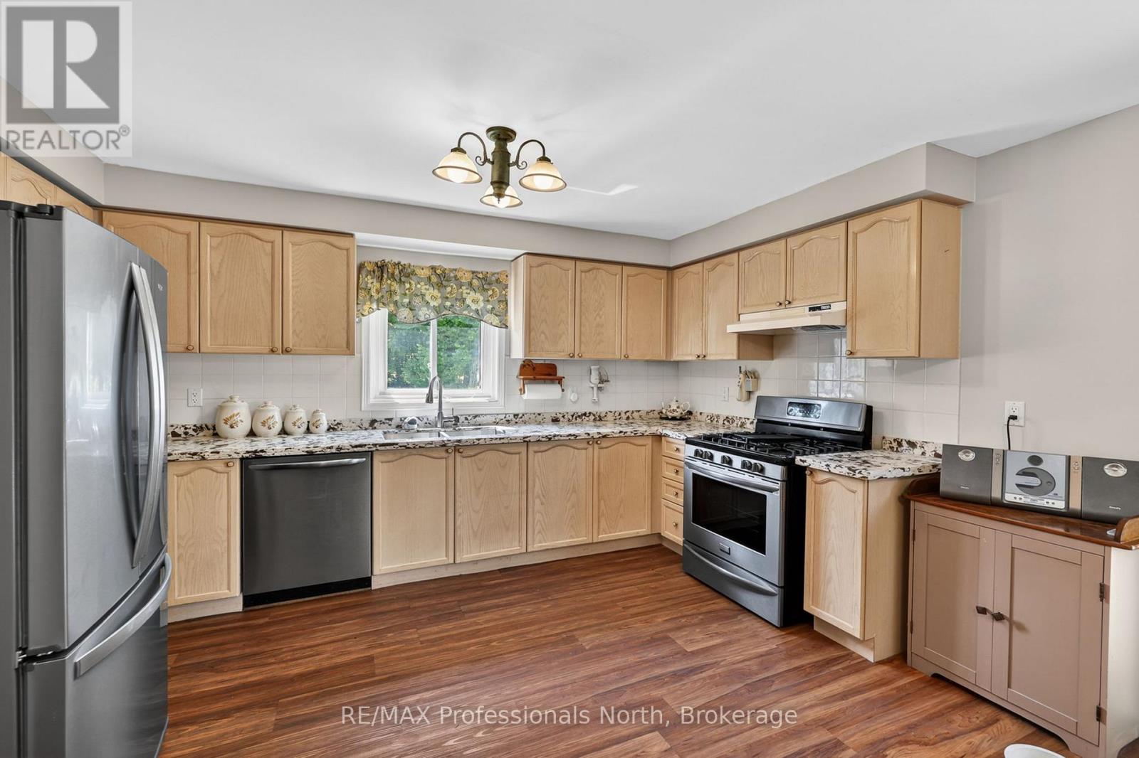 48 Fairway Crescent, Wasaga Beach, Ontario  L9Z 1B8 - Photo 13 - S13248010