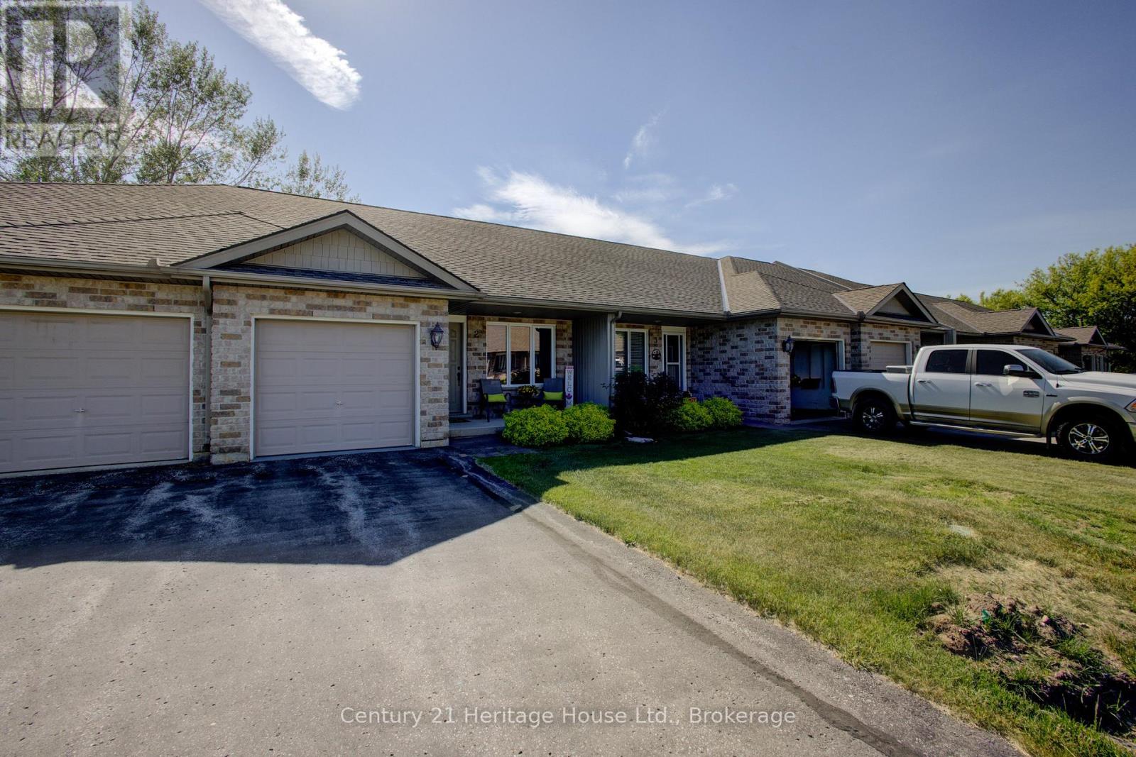2 - 302 Park Street W, West Grey, Ontario  N0G 1R0 - Photo 2 - X13248004
