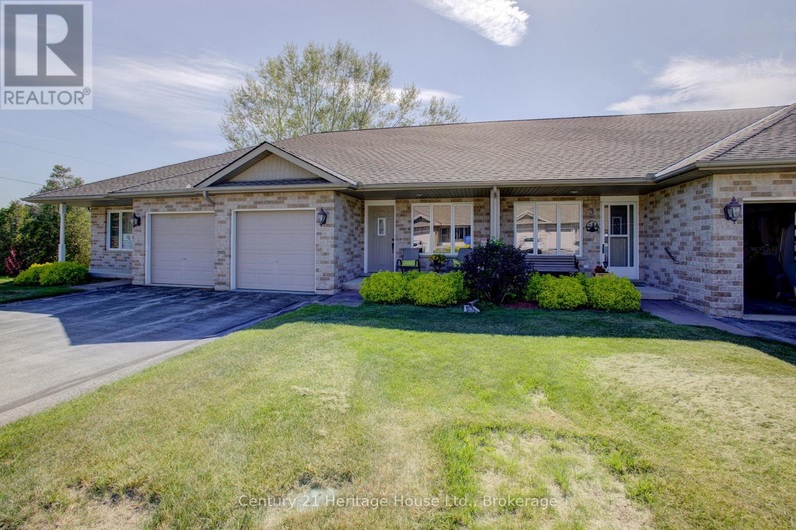 2 - 302 Park Street W, West Grey, Ontario  N0G 1R0 - Photo 3 - X13248004