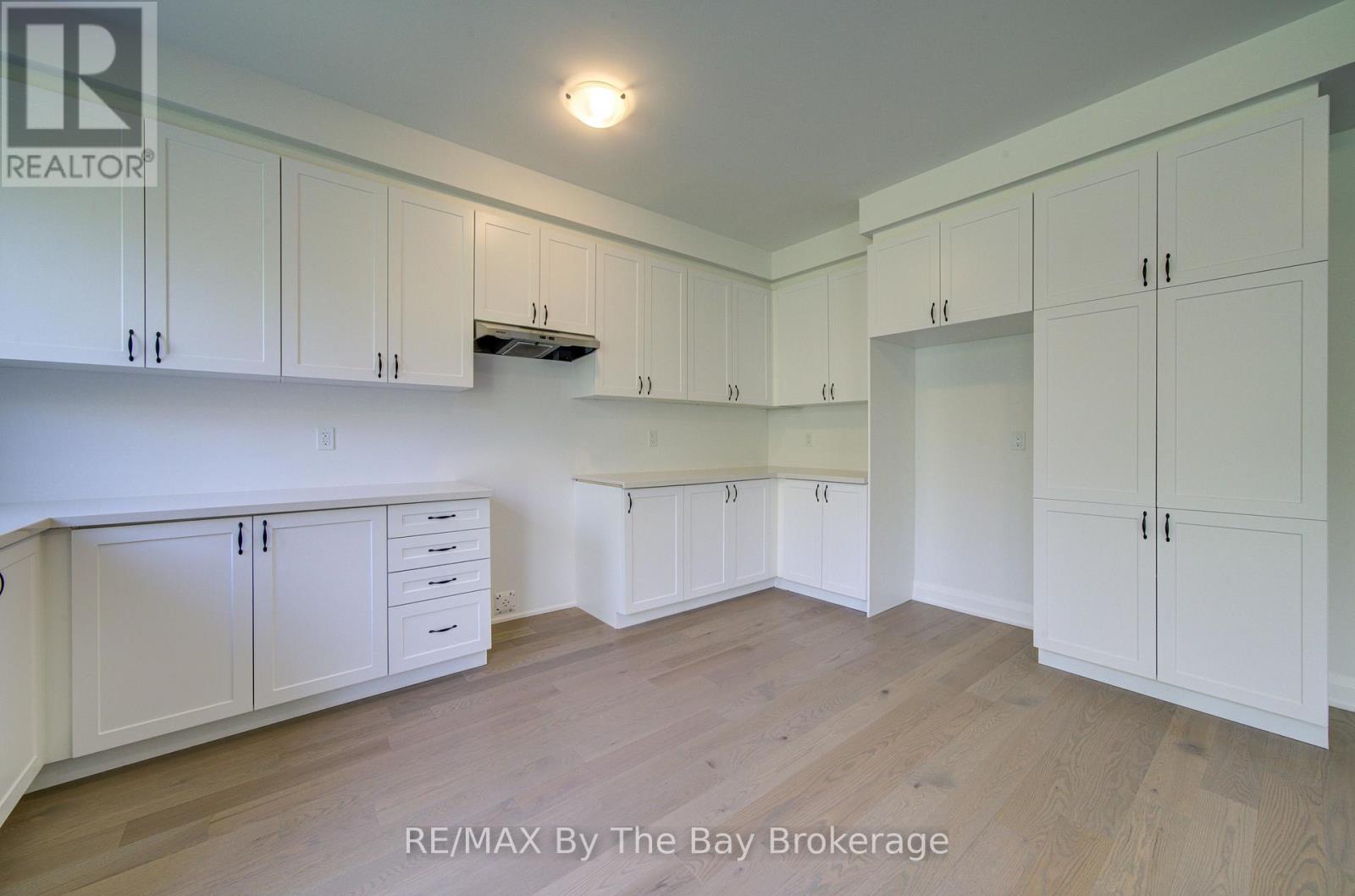 38 Amber Drive, Wasaga Beach, Ontario  L9Z 0R8 - Photo 12 - S13249182