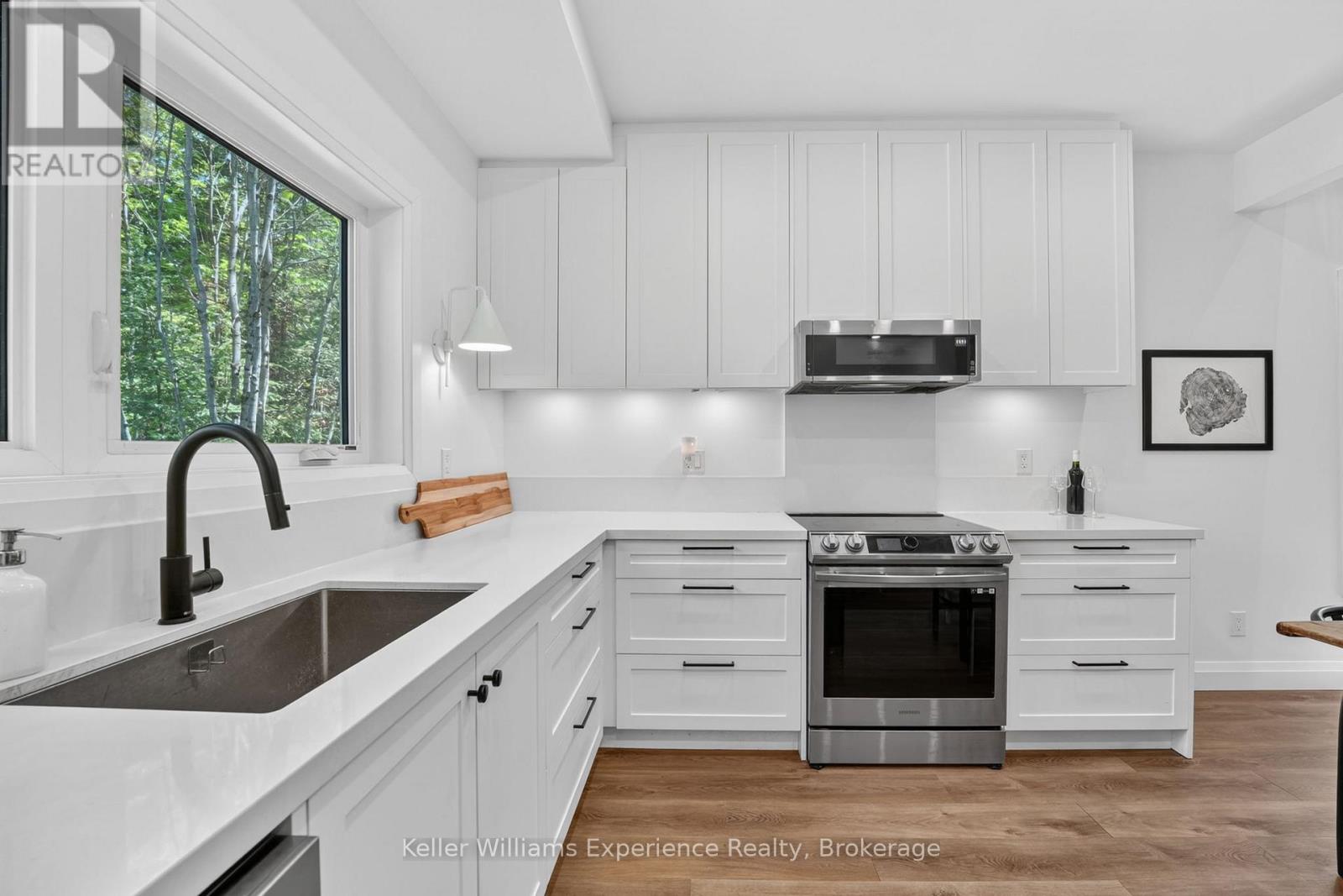1077 Holiday Park Drive, Bracebridge, Ontario  P1L 1W9 - Photo 3 - X13248982
