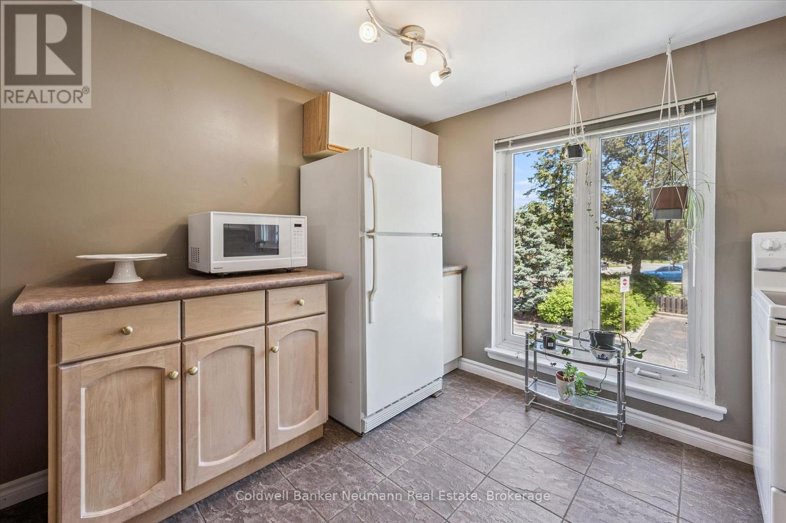 2 - 2 Worton Avenue, Guelph, Ontario  N1H 7C5 - Photo 11 - X13249126