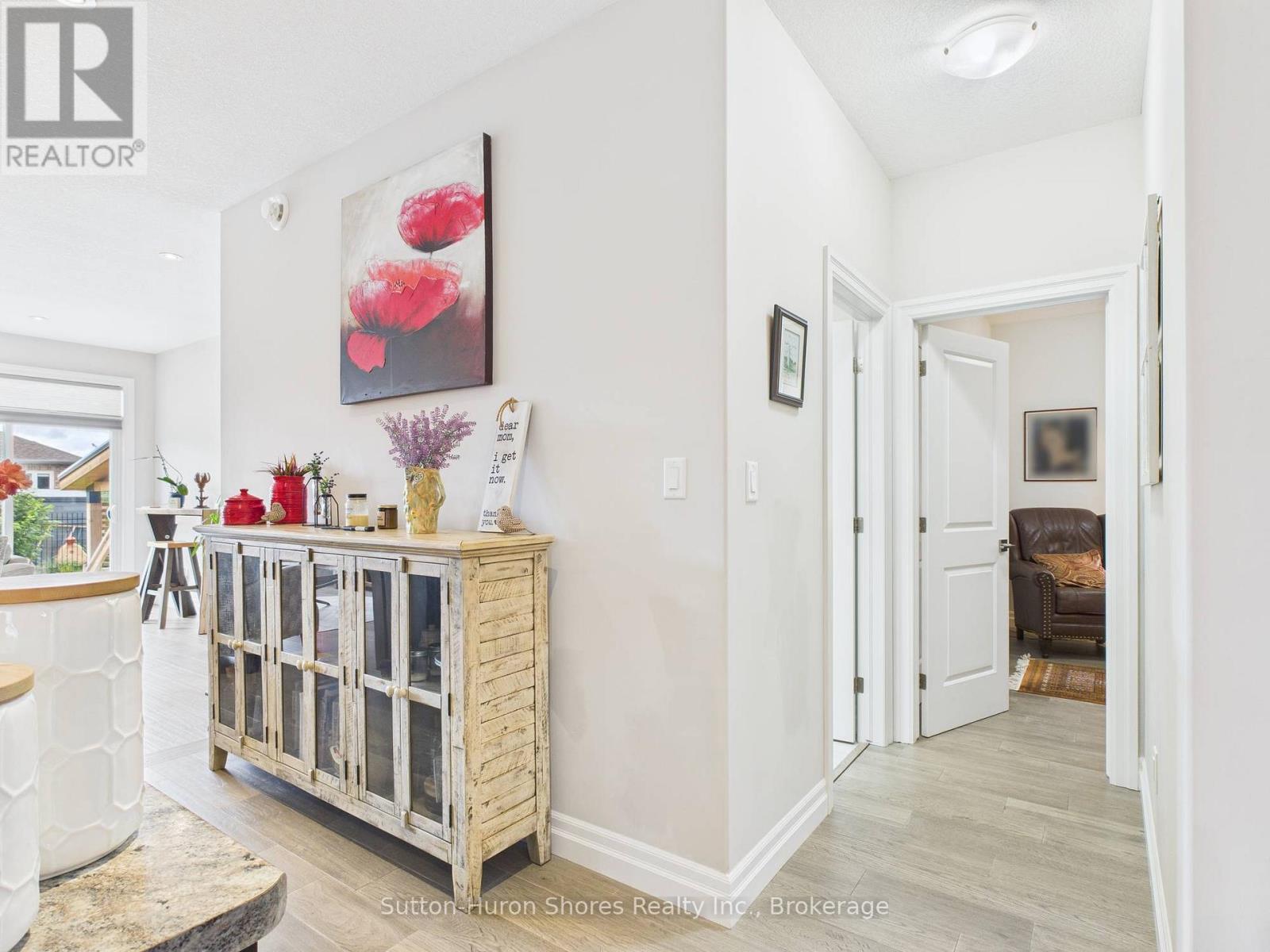 404 Devonshire Road, Saugeen Shores, Ontario  N0H 2C3 - Photo 12 - X13249770