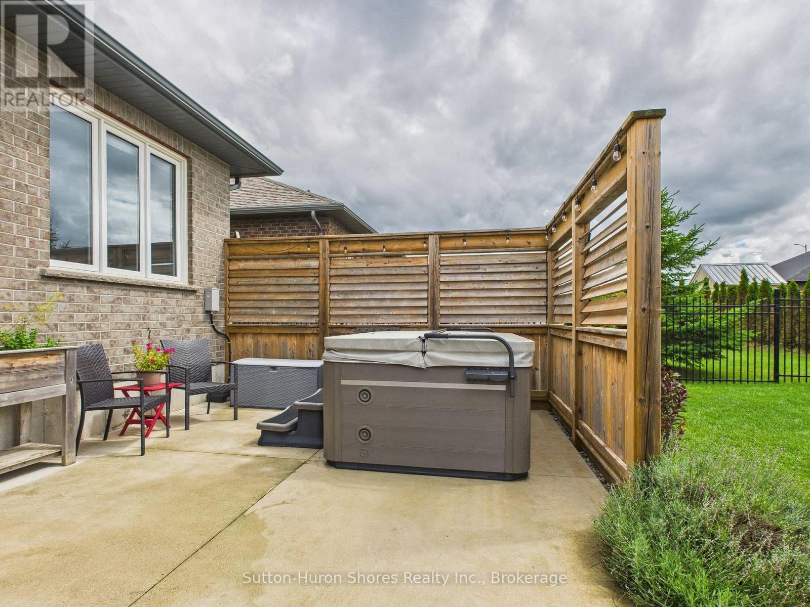 404 Devonshire Road, Saugeen Shores, Ontario  N0H 2C3 - Photo 41 - X13249770