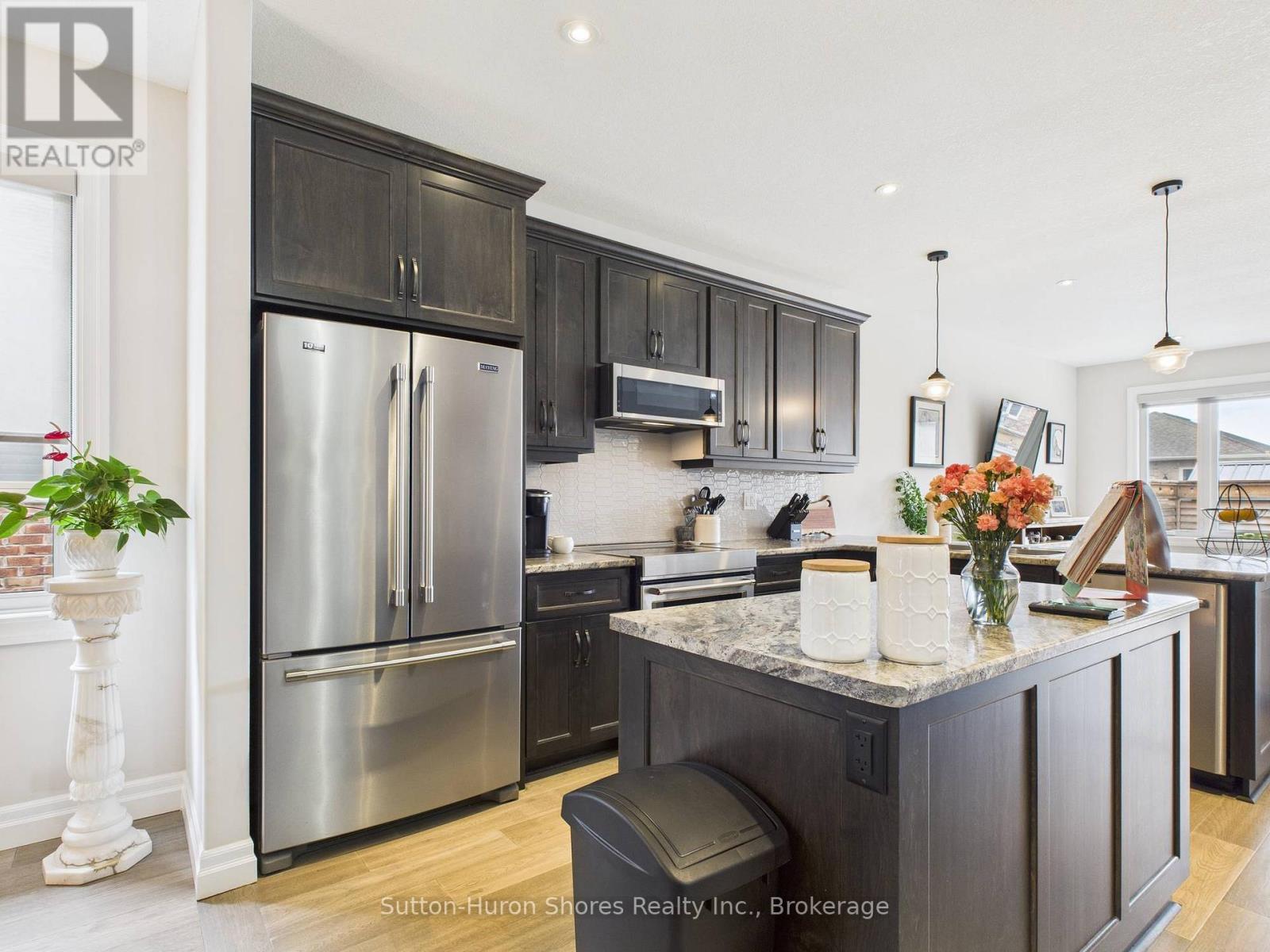 404 Devonshire Road, Saugeen Shores, Ontario  N0H 2C3 - Photo 9 - X13249770