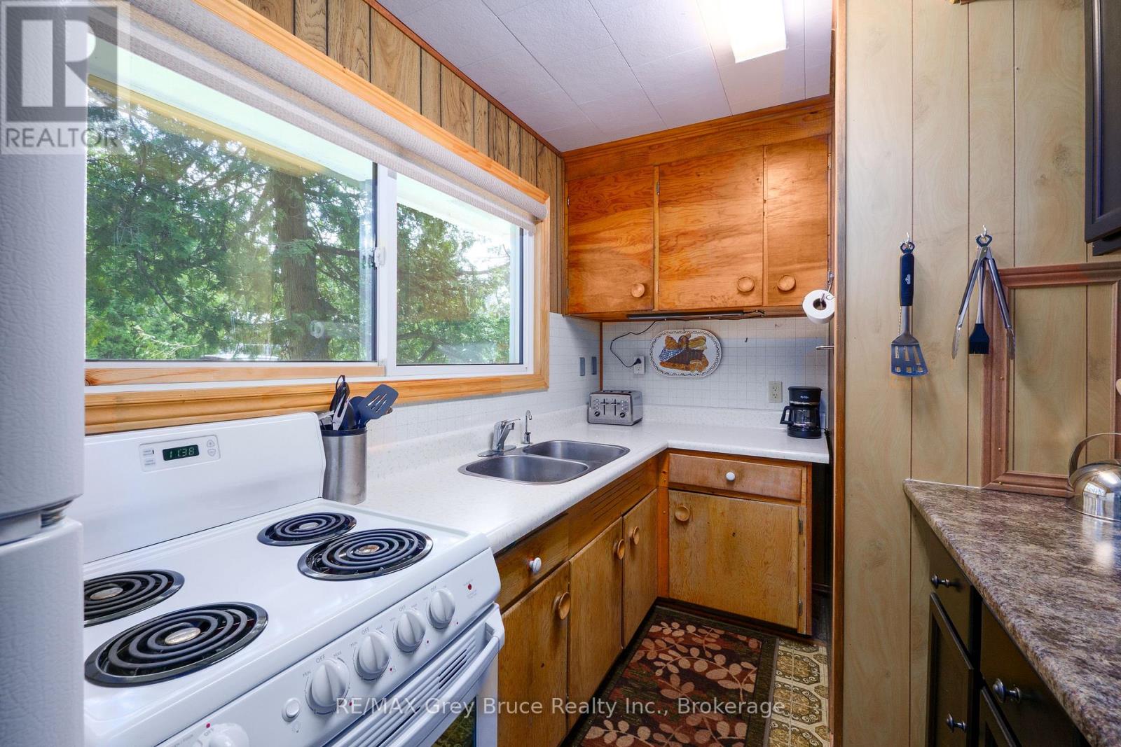 610 Second Avenue S, South Bruce Peninsula, Ontario  N0H 2G0 - Photo 2 - X13249896