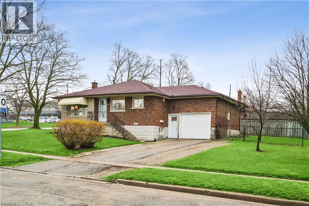 23 Knightswood Boulevard, Guelph, Ontario  N1E 3W3 - Photo 3 - 40836944