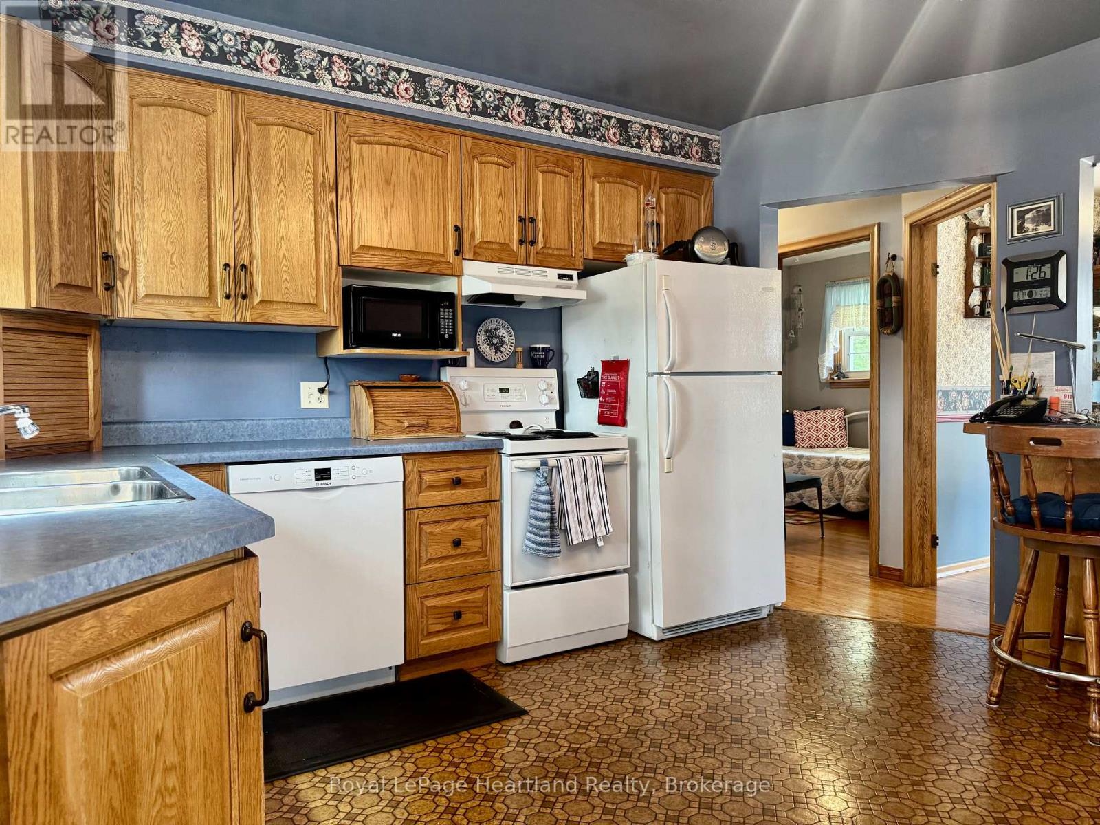 47 Mcdonald Street, Stratford, Ontario  N5A 4W4 - Photo 4 - X13337982