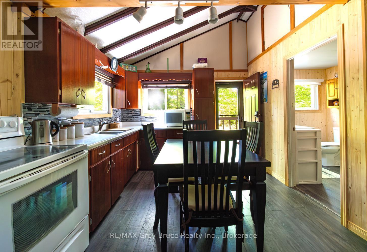 112 Symon Avenue, South Bruce Peninsula, Ontario  N0H 2T0 - Photo 12 - X13410032