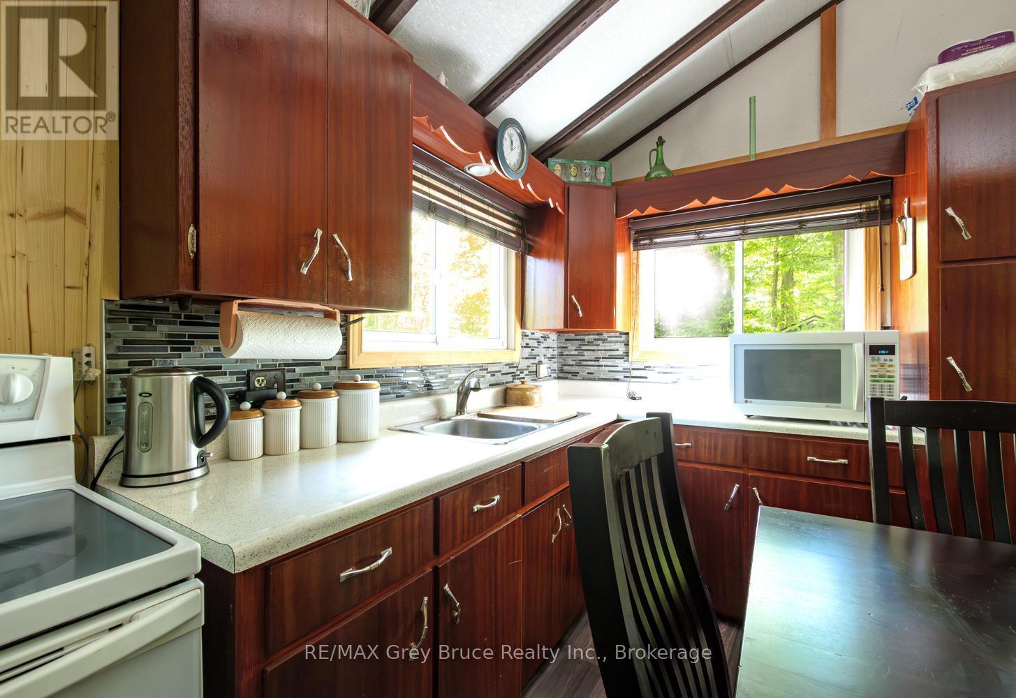 112 Symon Avenue, South Bruce Peninsula, Ontario  N0H 2T0 - Photo 13 - X13410032