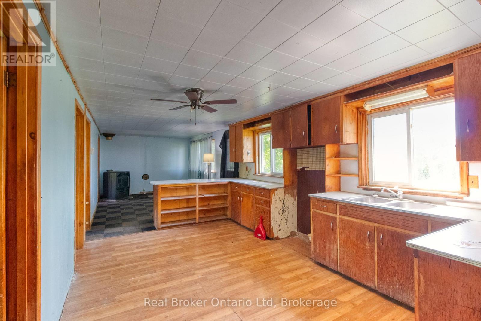 310009 Kemble Rock Road, Georgian Bluffs, Ontario  N0H 1S0 - Photo 10 - X13410270