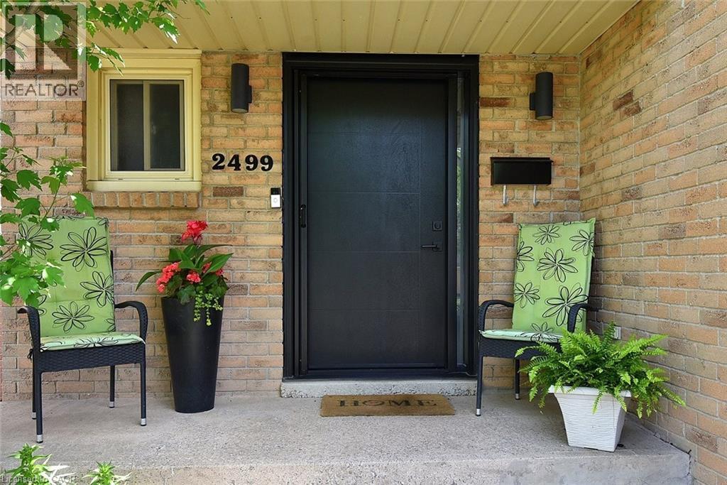2499 Whittaker Drive, Burlington, Ontario  L7P 4P9 - Photo 4 - 40836753