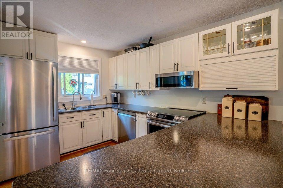 158 Escarpment Crescent, Collingwood, Ontario  L9Y 5B4 - Photo 4 - S13411032