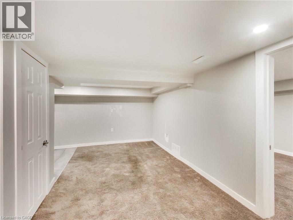229 Parkdale Avenue N, Hamilton, Ontario  L8H 5X4 - Photo 10 - 40837478