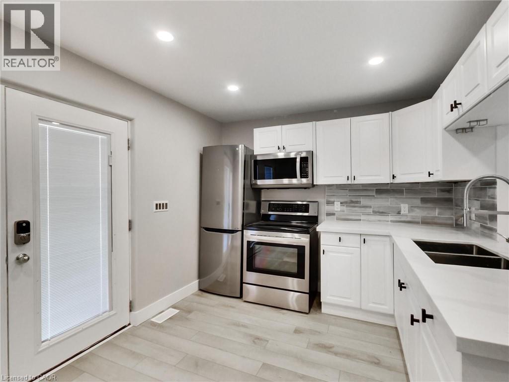 229 Parkdale Avenue N, Hamilton, Ontario  L8H 5X4 - Photo 13 - 40837485