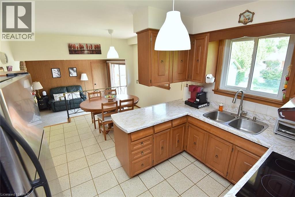 372 Fennell Avenue W, Hamilton, Ontario  L9C 1G4 - Photo 13 - 40837371