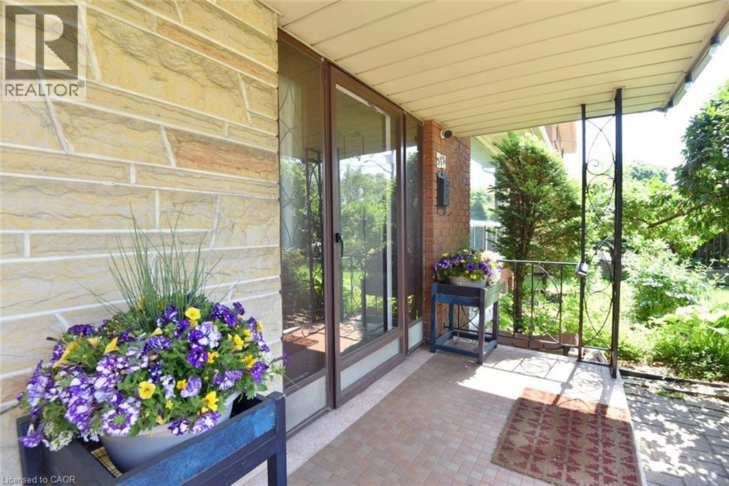 372 Fennell Avenue W, Hamilton, Ontario  L9C 1G4 - Photo 4 - 40837371