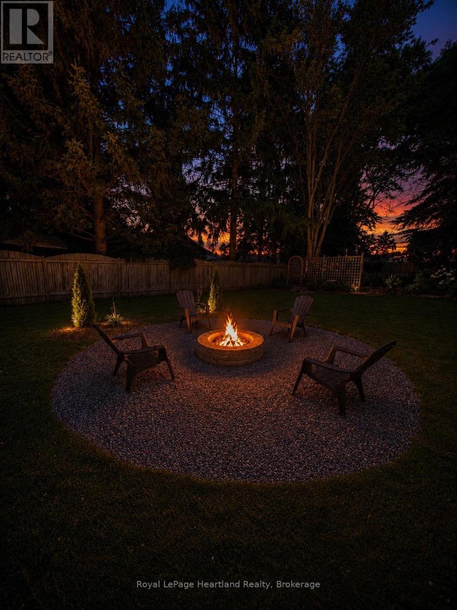 77 Chalk Street N, Huron East, Ontario  N0K 1W0 - Photo 3 - X13413782
