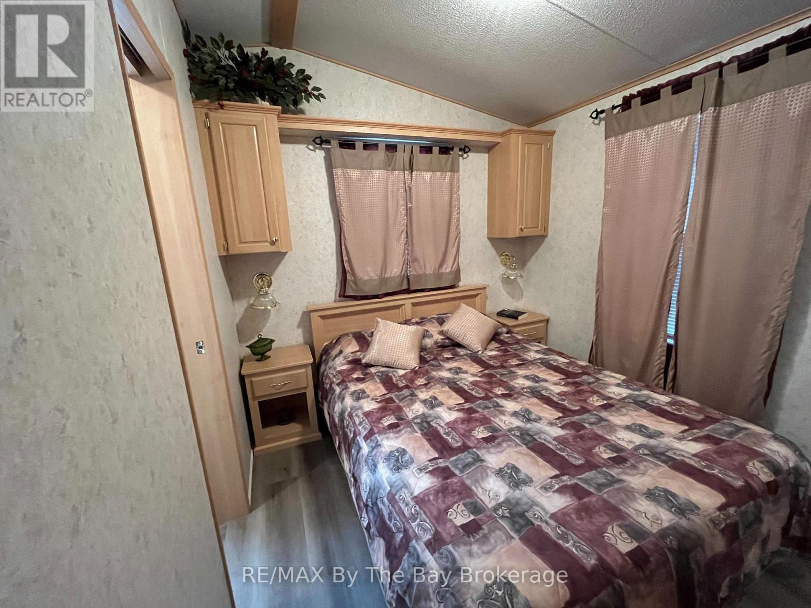 247 - 85 Theme Park Drive, Wasaga Beach, Ontario  L9Z 1X7 - Photo 17 - S13414154
