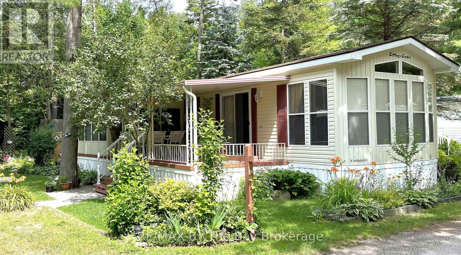 247 - 85 Theme Park Drive, Wasaga Beach, Ontario  L9Z 1X7 - Photo 2 - S13414154