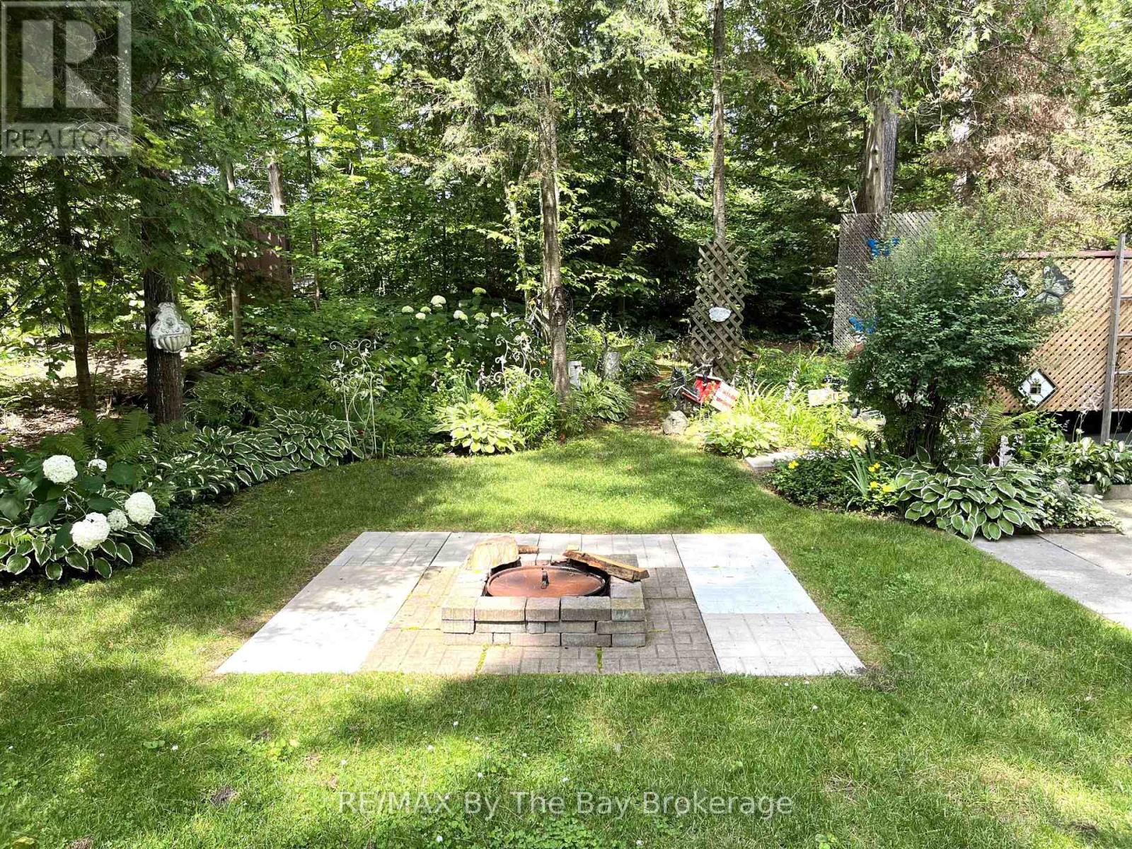 247 - 85 Theme Park Drive, Wasaga Beach, Ontario  L9Z 1X7 - Photo 4 - S13414154