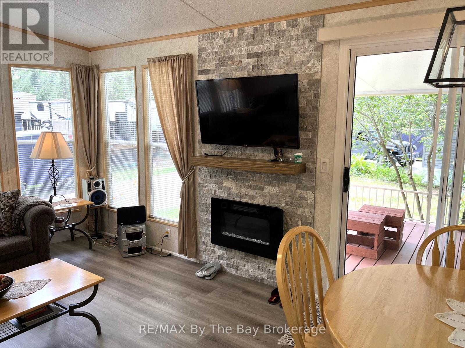 247 - 85 Theme Park Drive, Wasaga Beach, Ontario  L9Z 1X7 - Photo 7 - S13414154