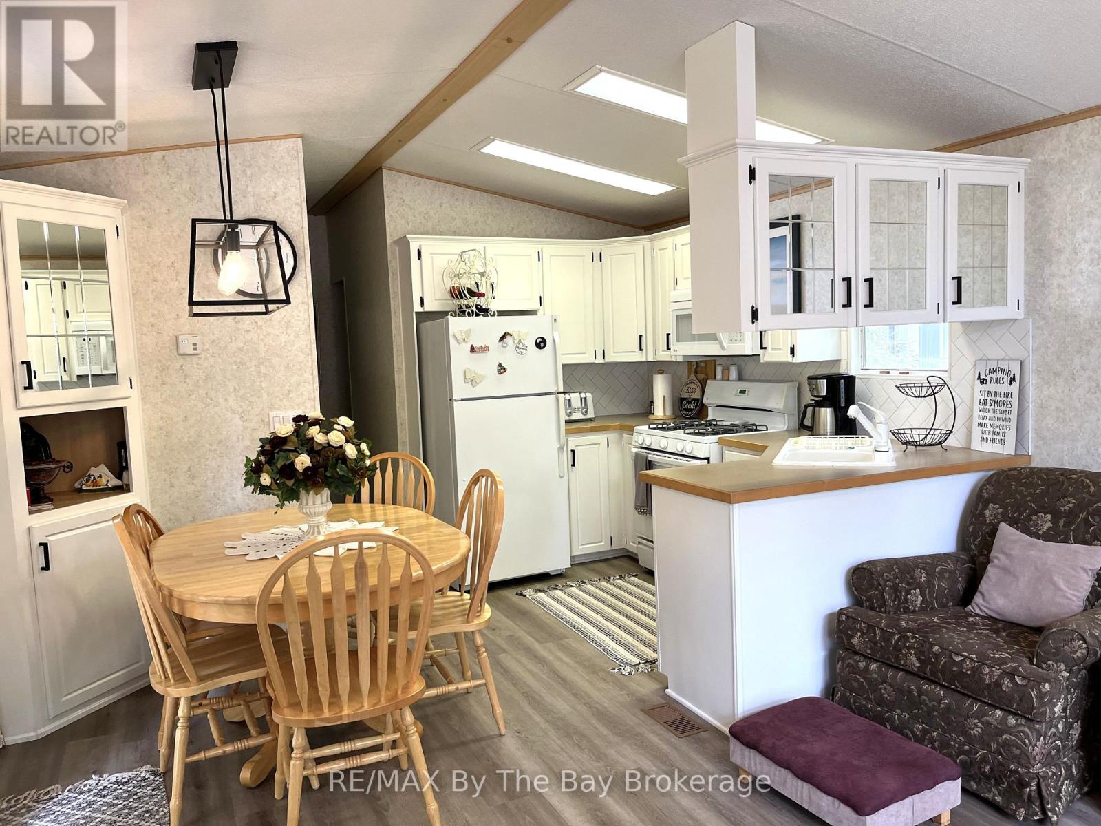 247 - 85 Theme Park Drive, Wasaga Beach, Ontario  L9Z 1X7 - Photo 8 - S13414154