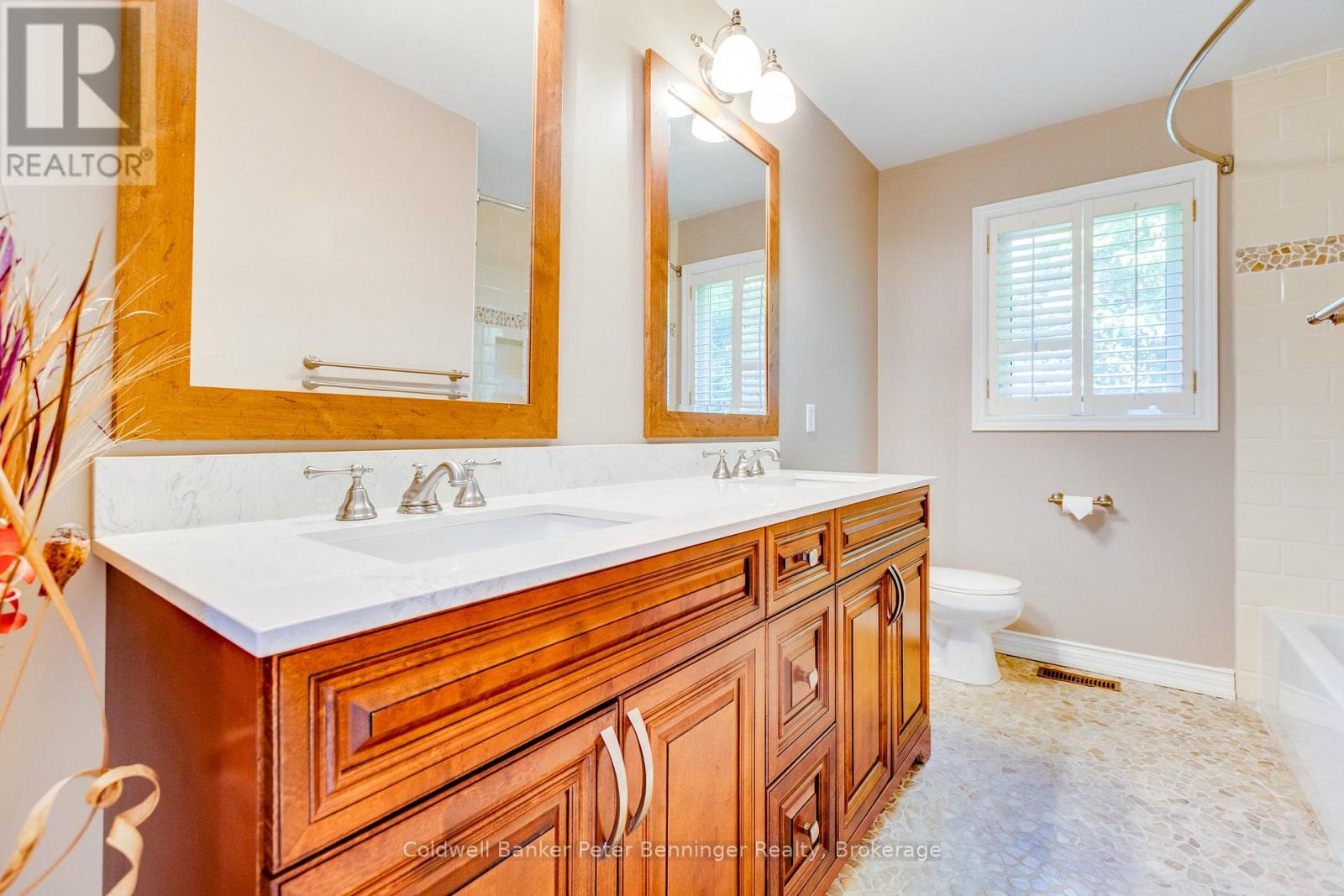 152 Treegrove Circle, Aurora, Ontario  L4G 6M1 - Photo 27 - N13414338