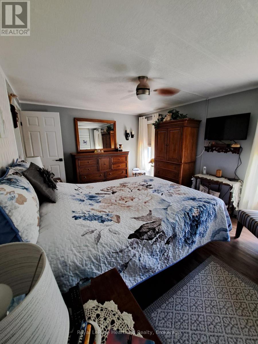 27 Stewart Street, Strathroy-Caradoc, Ontario  N7G 1A1 - Photo 10 - X13415844