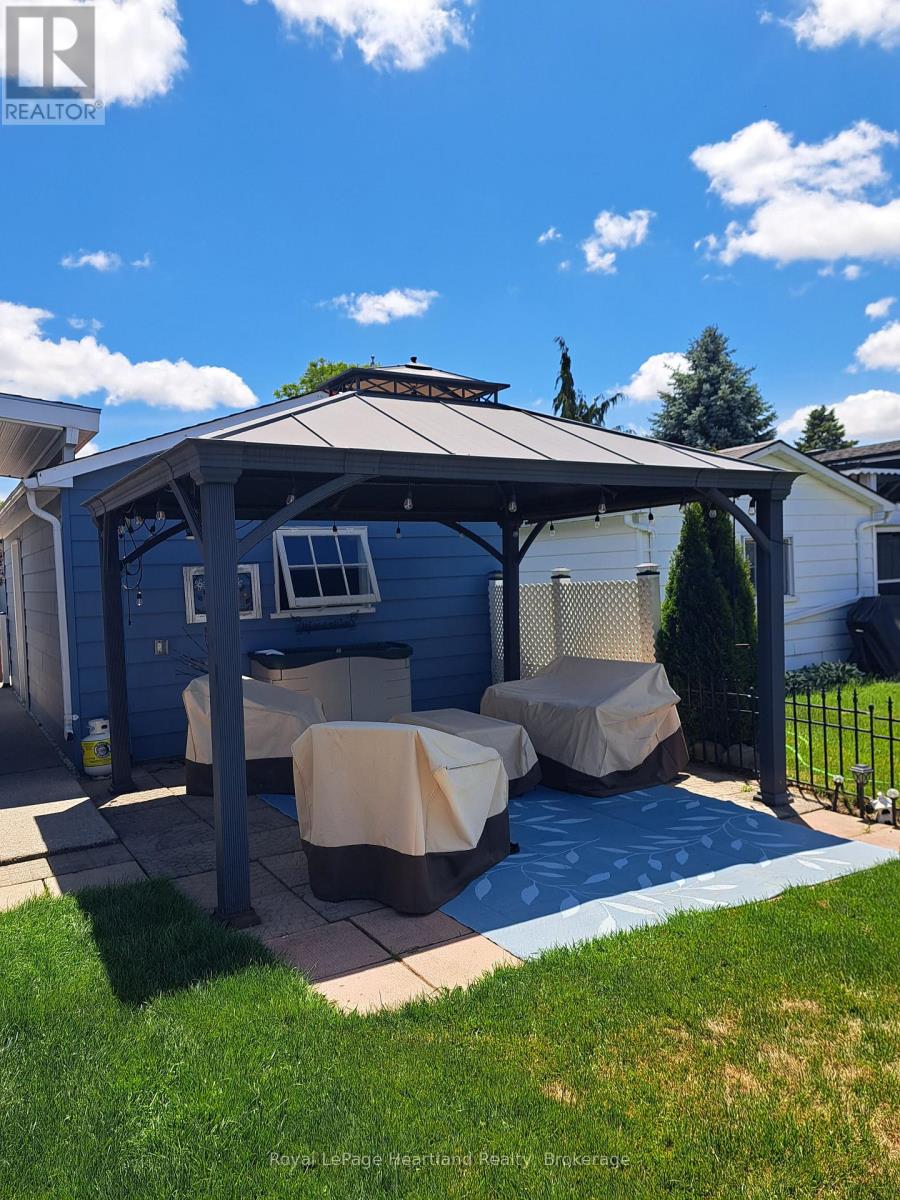 27 Stewart Street, Strathroy-Caradoc, Ontario  N7G 1A1 - Photo 15 - X13415844