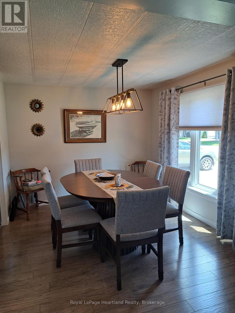27 Stewart Street, Strathroy-Caradoc, Ontario  N7G 1A1 - Photo 5 - X13415844