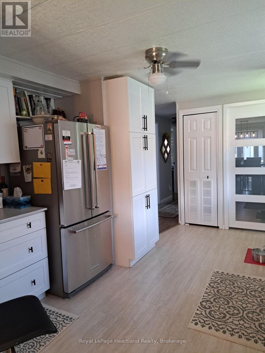 27 Stewart Street, Strathroy-Caradoc, Ontario  N7G 1A1 - Photo 7 - X13415844