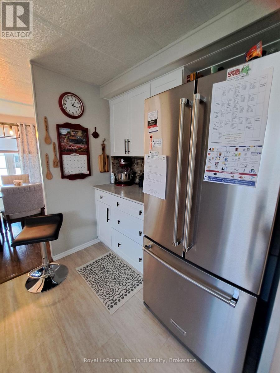 27 Stewart Street, Strathroy-Caradoc, Ontario  N7G 1A1 - Photo 8 - X13415844