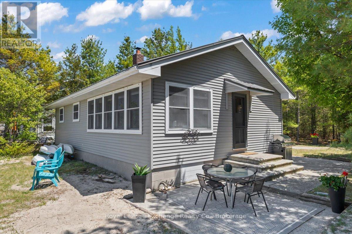 378 6 Concession W, Huron-Kinloss, Ontario  N2Z 2X7 - Photo 4 - X13416076