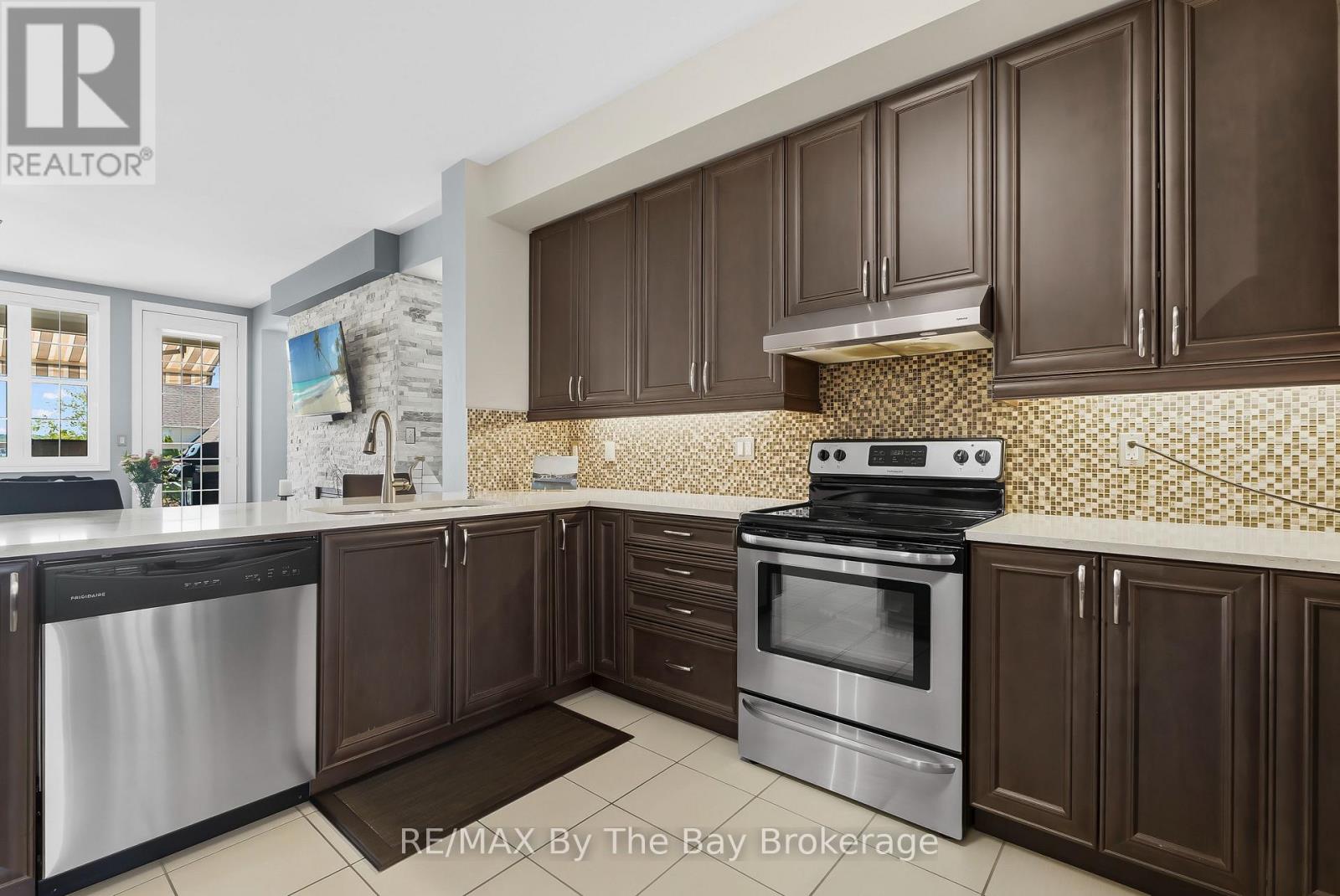 127 Wycliffe Cove, Tay, Ontario  L0K 2A0 - Photo 17 - S13416968