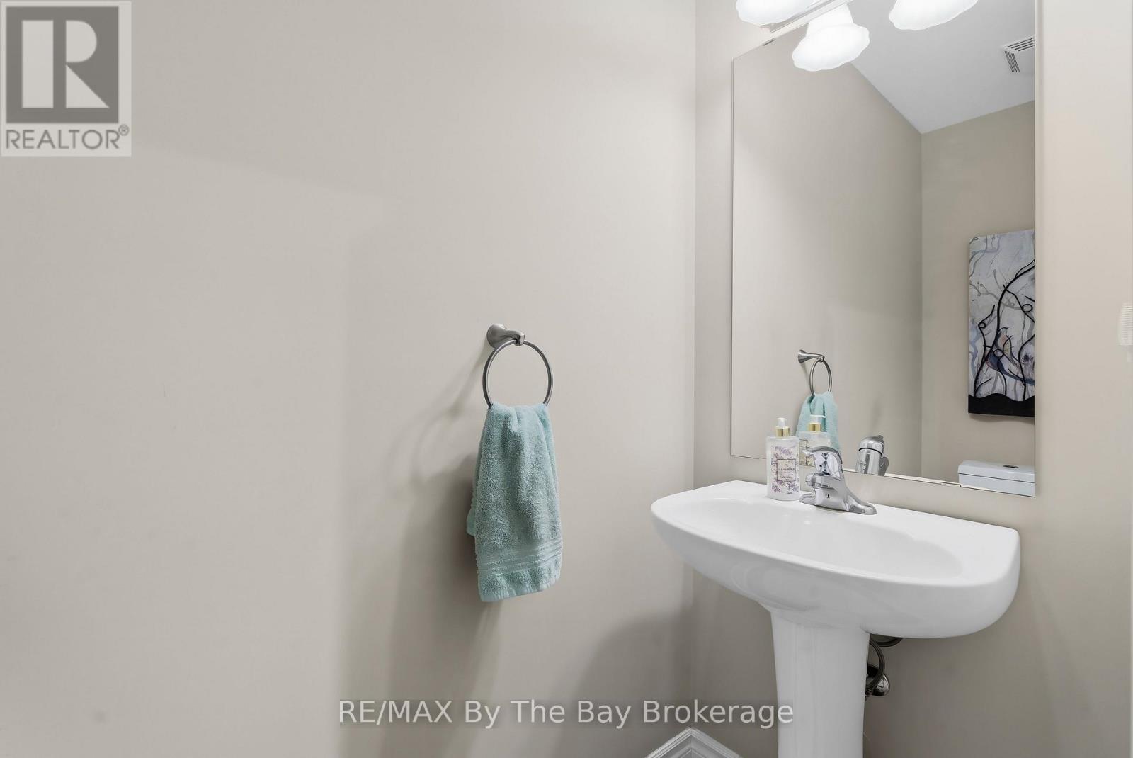 127 Wycliffe Cove, Tay, Ontario  L0K 2A0 - Photo 8 - S13416968