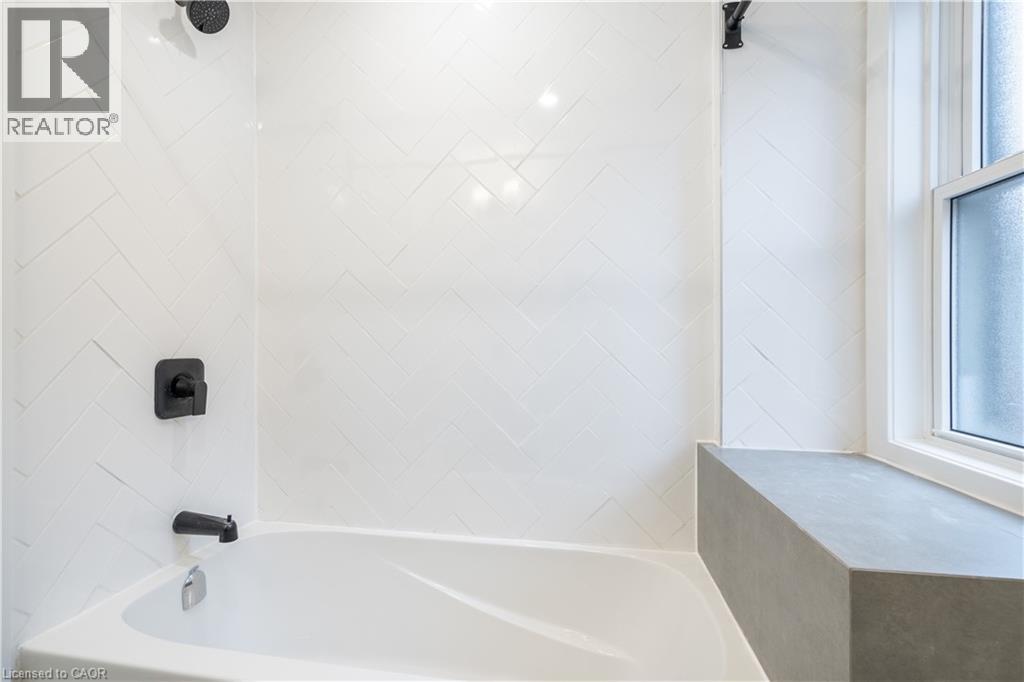 204 Balsam Avenue S, Hamilton, Ontario  L8M 3B8 - Photo 29 - 40837365