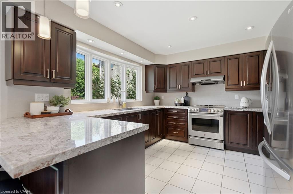 2205 Shaftesbury Court, Oakville, Ontario  L6H 6C6 - Photo 13 - 40836934