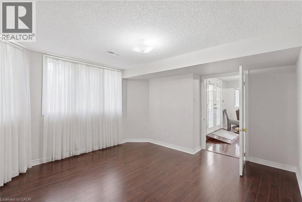 2205 Shaftesbury Court, Oakville, Ontario  L6H 6C6 - Photo 32 - 40836934