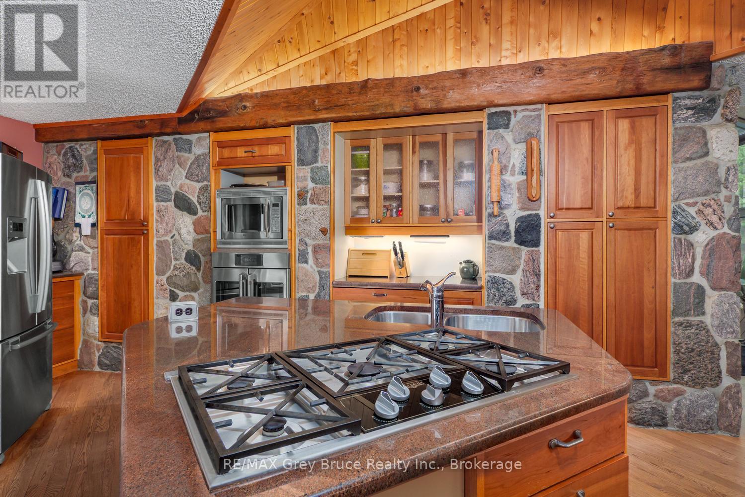 28 Elgin Street, Northern Bruce Peninsula, Ontario  N0H 2R0 - Photo 10 - X13417836